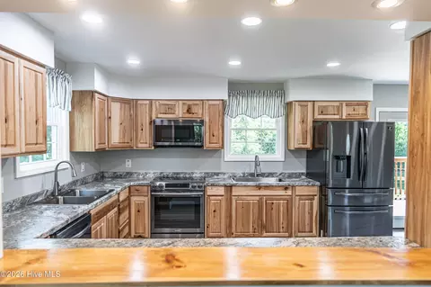 Kitchen - 1532 Ghio Rd, Hamlet, NC 28345 photo 5 of 5