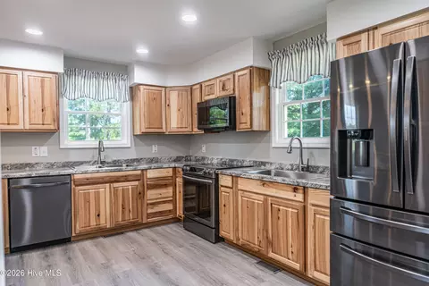 Kitchen - 1532 Ghio Rd, Hamlet, NC 28345 photo 2 of 5