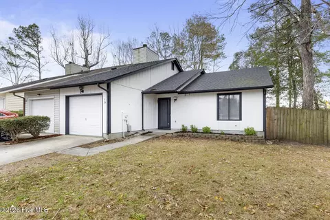 19 S Onsville Pl, Jacksonville, NC 28546