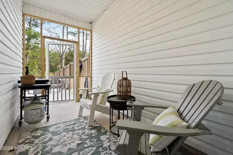 Exterior - 1091 Dan Owen Dr, Hampstead, NC 28443 photo 2 of 5