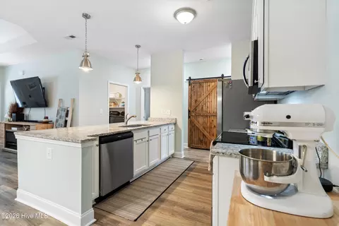 Kitchen - 1091 Dan Owen Dr, Hampstead, NC 28443 photo 4 of 4