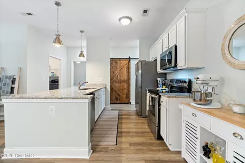 Kitchen - 1091 Dan Owen Dr, Hampstead, NC 28443 photo 3 of 4