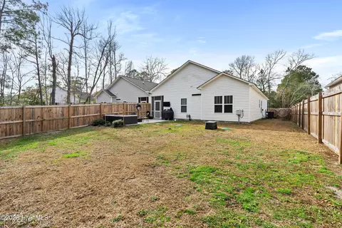 Exterior - 1091 Dan Owen Dr, Hampstead, NC 28443 photo 4 of 5