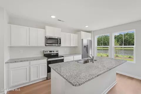 Kitchen - 17 E Farley Dr #70, Hampstead, NC 28443 photo 6 of 6