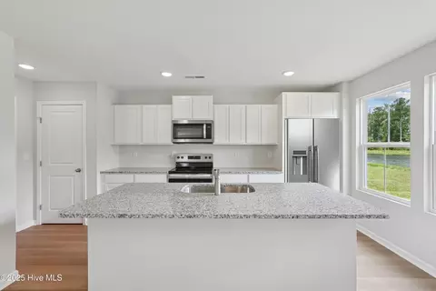 Kitchen - 17 E Farley Dr #70, Hampstead, NC 28443 photo 5 of 6
