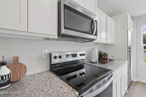 Kitchen - 17 E Farley Dr #70, Hampstead, NC 28443 photo 3 of 6