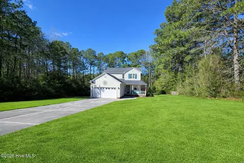 112 Walnut Dr, Swansboro, NC 28584