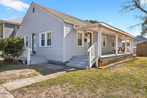 1407 Arendell St, Morehead City, NC 28557