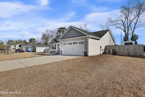 414 Duster Ln, Richlands, NC 28574