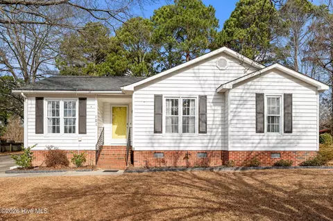 101 Cambridge Rd, Greenville, NC 27834