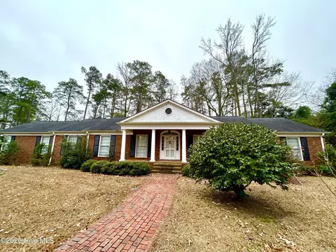 1203 Dogwood Ln, Laurinburg, NC 28352