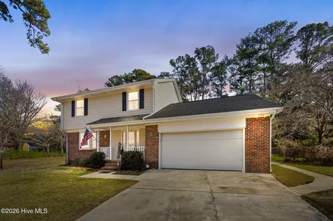 209 Cambridge Ct, Jacksonville, NC 28546