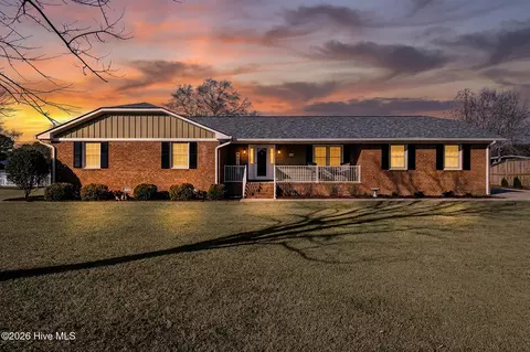 4906 Creekside Dr, New Bern, NC 28562