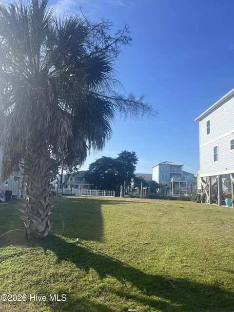 141 Tuna Dr, Holden Beach, NC 28462