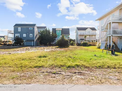 2103 Shoreline Dr, Topsail Beach, NC 28445