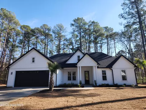 477 Oakwood Dr NW, Calabash, NC 28467