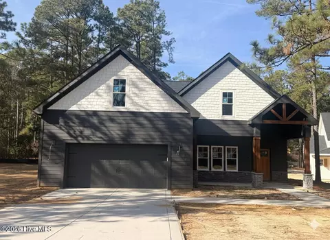 100 S Glenwood Trl, Southern Pines, NC 28387