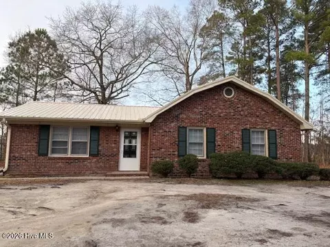 1708 Farmgate Rd, Kinston, NC 28504