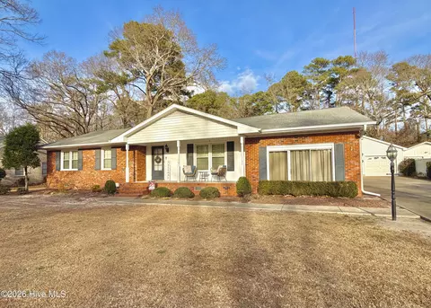 1801 Crestview St, Kinston, NC 28504