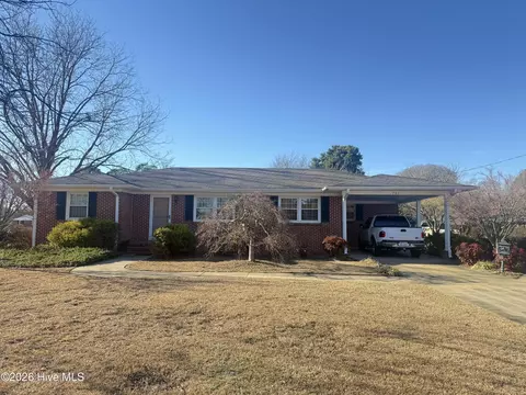 703 Underwood St, Clinton, NC 28328