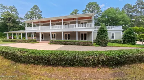 Exterior - 215 Inverrary Rd, Pinehurst, NC 28374 photo 2 of 15