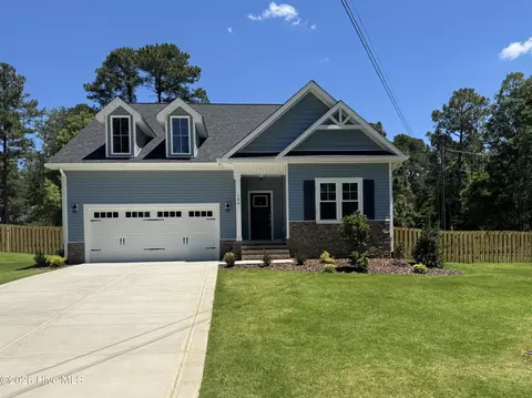 100 Tower St, Southern Pines, NC 28387