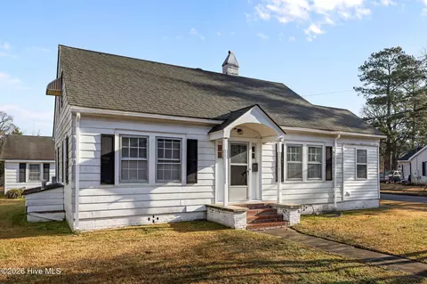 3612 E Wilson St, Farmville, NC 27828