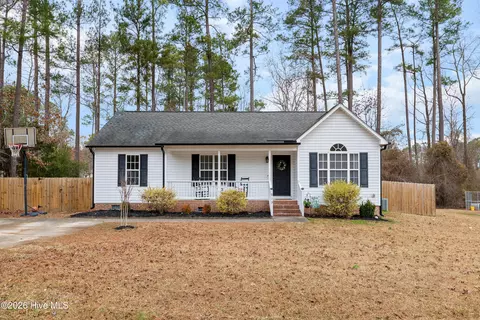 913 E Sanders St, Four Oaks, NC 27524