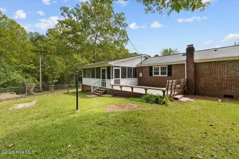 119 Bluebird Ln, West End, NC 27376 photo 6