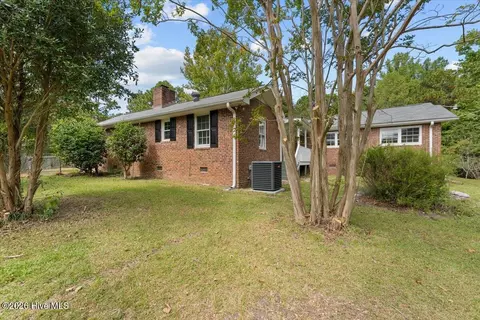 119 Bluebird Ln, West End, NC 27376 photo 9
