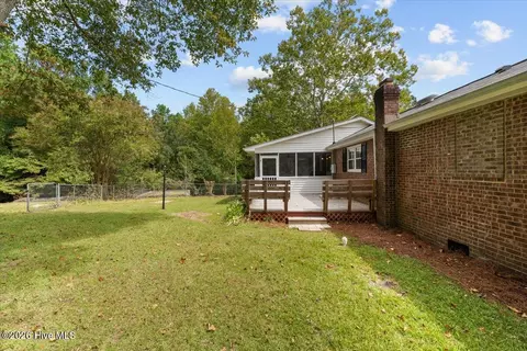 119 Bluebird Ln, West End, NC 27376 photo 4