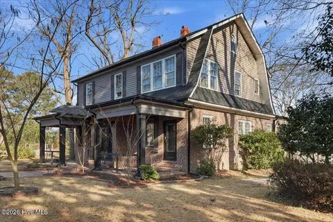 123 E College St, Mount Olive, NC 28365