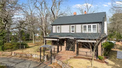 123 E College St, Mount Olive, NC 28365 photo 4