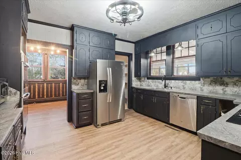 123 E College St, Mount Olive, NC 28365 photo 11