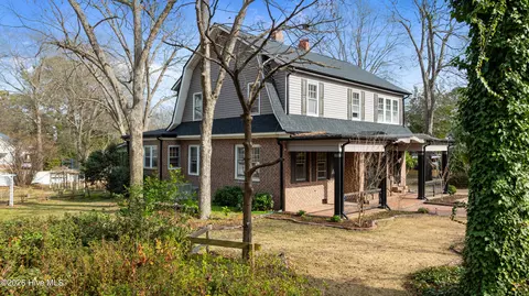 123 E College St, Mount Olive, NC 28365 photo 37