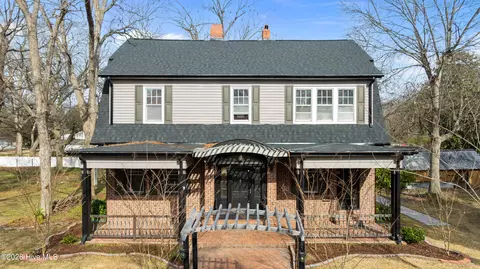 123 E College St, Mount Olive, NC 28365 photo 3