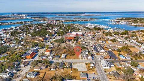 311 Pollock St, Beaufort, NC 28516