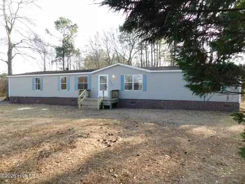660 Seashell Dr, Kinston, NC 28504