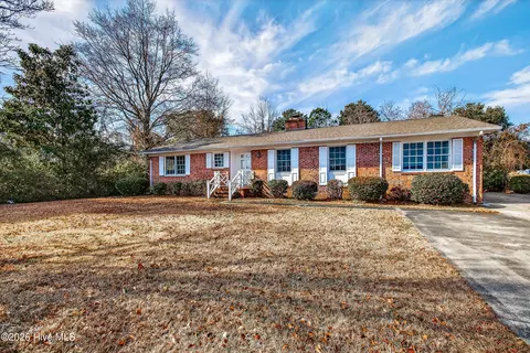 1007 Henderson Dr, Jacksonville, NC 28540