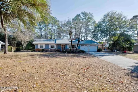 5 Fairway Ct, Calabash, NC 28467