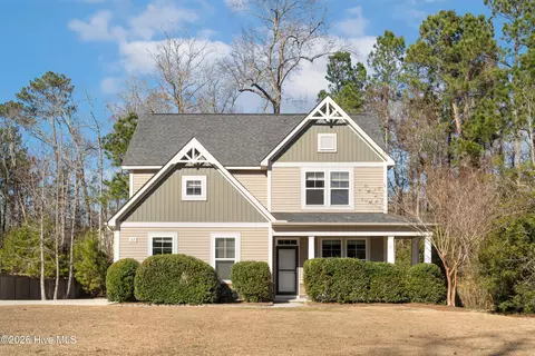 37 Twisted Oak Ct, Hampstead, NC 28443