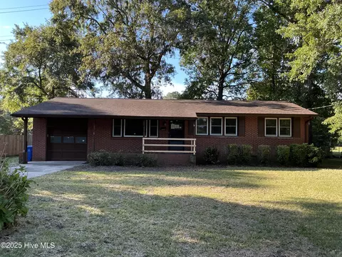 702 Forest Grove Ave, Jacksonville, NC 28540