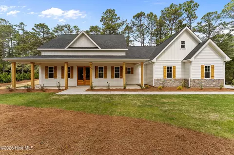 90 S Glenwood Trl, Southern Pines, NC 28387