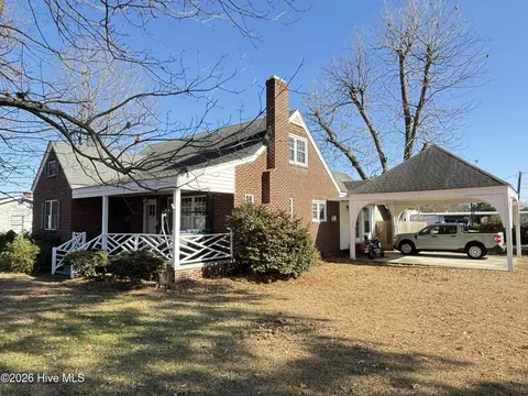 502 N Chestnut St, Mount Olive, NC 28365