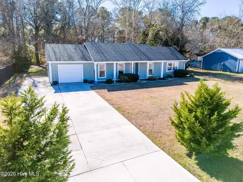780 Old Folkstone Rd, Sneads Ferry, NC 28460