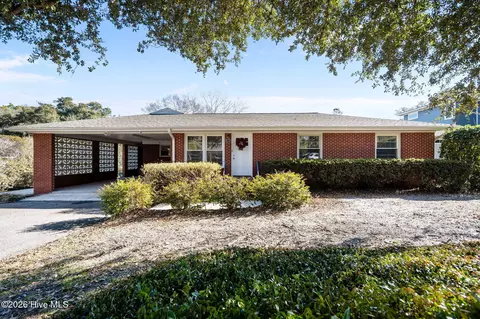 226 Oak Leaf Dr, Wilmington, NC 28403