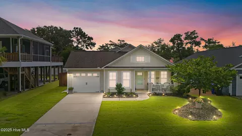 126 NW 14th St, Oak Island, NC 28465