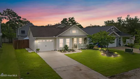 126 NW 14th St, Oak Island, NC 28465