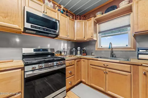 Kitchen - 4176 Jolly Rd, Ayden, NC 28513 photo 5 of 5