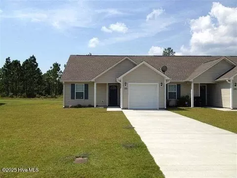 190 Pine Hollow Rd, Holly Ridge, NC 28445
